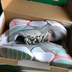 NOVA MESH WOMENS PUMAS Color: Gray violet-peach